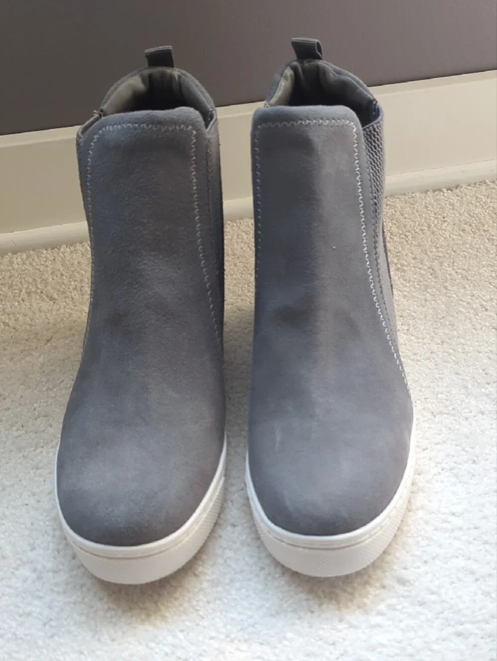 Steve Madden modern gray
